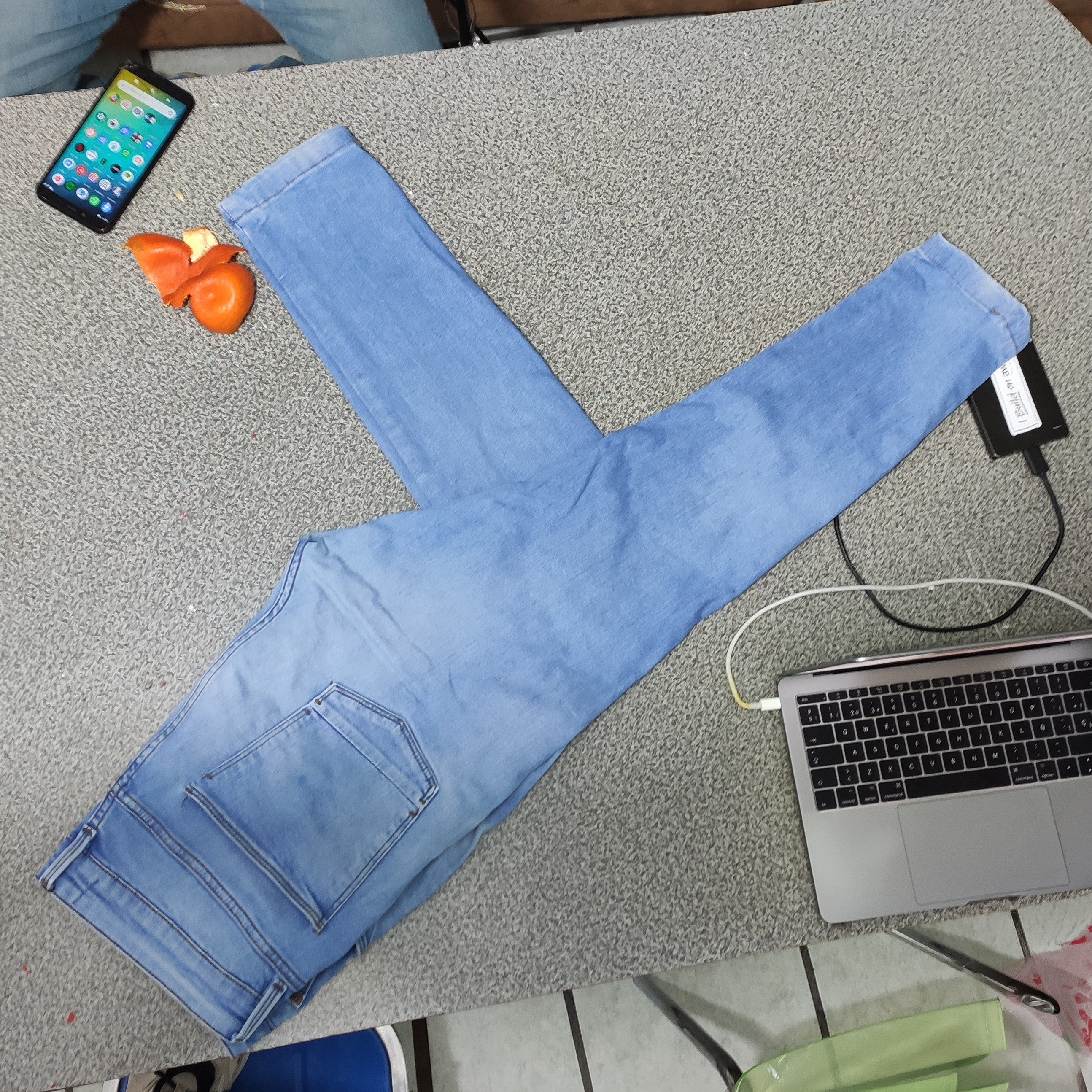 Sistema visual de Yukata inspirado en pantalones de mezclilla